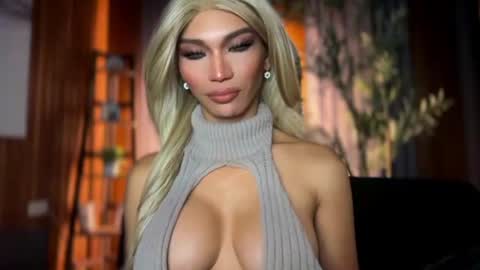 Julia online show from June 22, 2026, 3:25 am