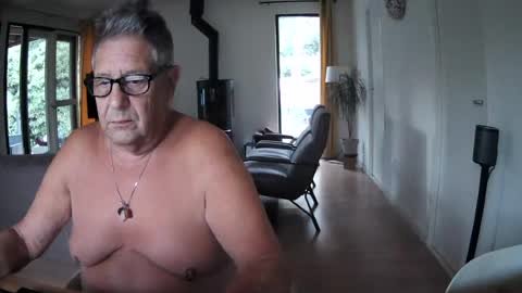woodwurm and Snoeske online show from July 1, 2026, 4:14 am