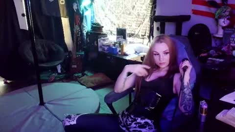 Snapshot of xxlilithmoonxx chatting on July 6, 2026, 11:51 pm Lilith online show from July 6, 2026, 11:51 pm