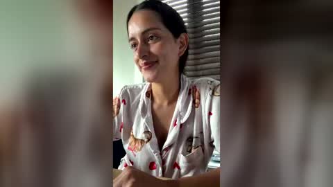 Lola online show from July 19, 2026, 12:42 pm