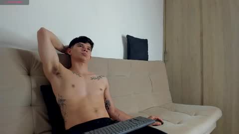 yizus_bonz online show from May 7, 2026, 2:28 am