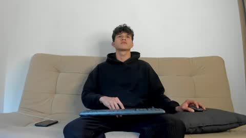 yizus_bonz online show from May 16, 2026, 9:13 pm