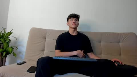 yizus_bonz online show from May 24, 2026, 6:02 pm