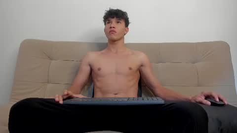 yizus_bonz online show from June 13, 2026, 4:38 pm