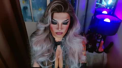 QUEEN MADISON  online show from May 23, 2026, 6:23 pm