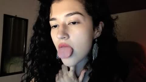 Snapshot of yourdreamgirl2025 chatting on July 1, 2026, 12:56 am yourdreamgirl2025 online show from July 1, 2026, 12:56 am