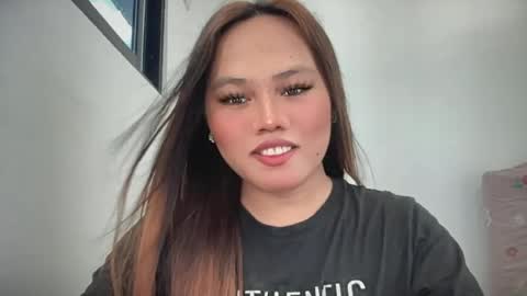 yourhotgirl_lyn online show from June 16, 2026, 6:27 am