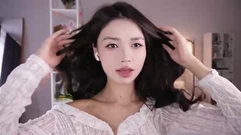 yourlittlesunrise_ online show from July 17, 2026, 5:36 am