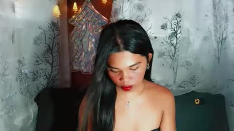 yourqueen_19 online show from April 29, 2026, 5:00 am