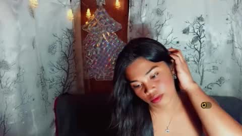 yourqueen_19 online show from May 5, 2026, 2:14 pm