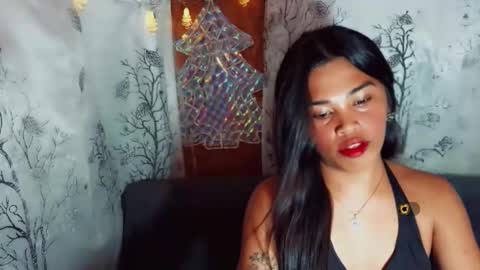 yourqueen_19 online show from May 7, 2026, 2:00 pm