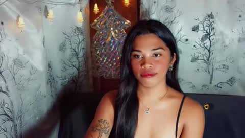 yourqueen_19 online show from May 9, 2026, 6:35 pm