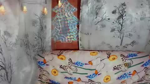 yourqueen_19 online show from May 11, 2026, 8:06 pm