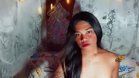 yourqueen_19 online show from May 18, 2026, 11:05 am