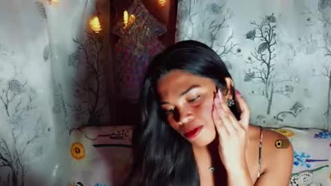 yourqueen_19 online show from May 19, 2026, 6:14 pm