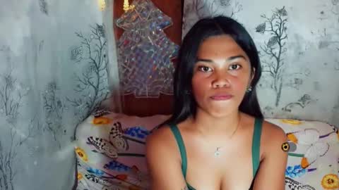 yourqueen_19 online show from May 22, 2026, 8:53 am