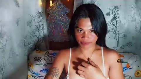 yourqueen_19 online show from May 23, 2026, 3:38 pm