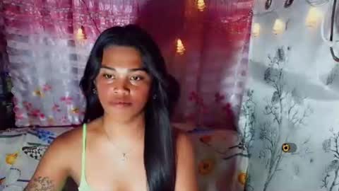 yourqueen_19 online show from May 24, 2026, 6:24 pm