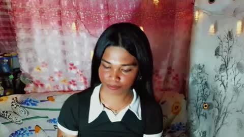 yourqueen_19 online show from May 26, 2026, 9:49 am