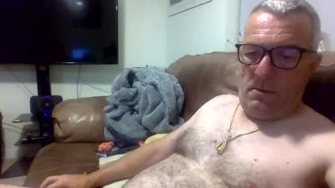 Daddiesgirl online show from July 19, 2026, 3:10 am
