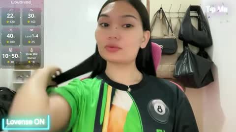 Snapshot of yrdrmgrl_jennie26 chatting on April 2, 2026, 6:27 pm yrdrmgrl_jennie26 online show from April 2, 2026, 6:27 pm