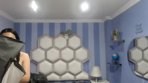 yvi online show from July 23, 2026, 11:52 am