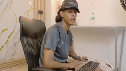 Snapshot of zayn_fox32 chatting on July 20, 2026, 6:54 pm Zayn online show from July 20, 2026, 6:54 pm
