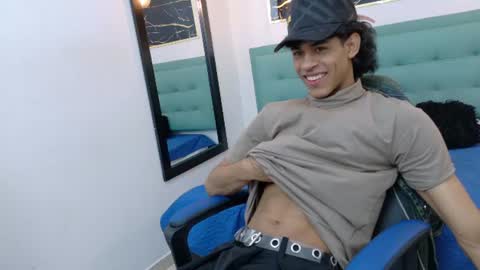 Snapshot of zayn_fox32 chatting on July 25, 2026, 12:14 pm Zayn online show from July 25, 2026, 12:14 pm