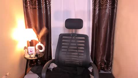 zella_maurice online show from July 12, 2026, 2:13 am