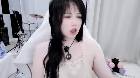 zhen online show from June 18, 2026, 6:56 pm