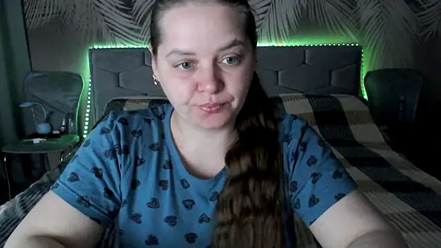 uliastar online show from April 30, 2026, 5:25 am
