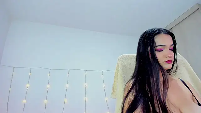 monica little23 online show from July 30, 2026, 7:13 pm