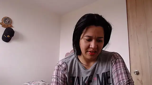 lady hot2xx online show from July 15, 2026, 3:28 pm