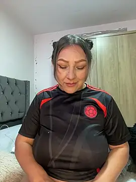 Lady  Pink online show from June 17, 2026, 8:43 pm