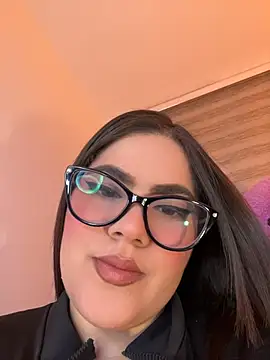 Valenhillxh online show from July 14, 2026, 4:28 am