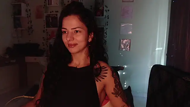 Snapshot of BeellyDance chatting on June 13, 2026, 12:58 pm BeellyDance online show from June 13, 2026, 12:58 pm