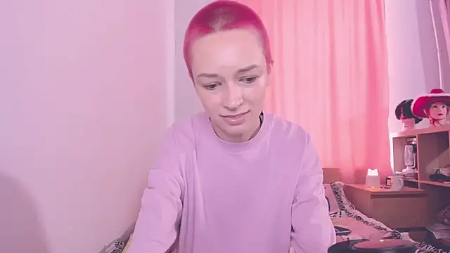 VivianLy  online show from May 19, 2026, 1:39 pm