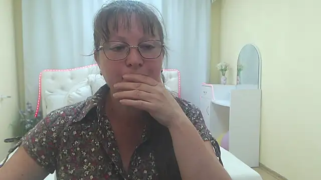 Snapshot of VanessaHotts chatting on July 7, 2026, 6:58 am VanessaHotts online show from July 7, 2026, 6:58 am