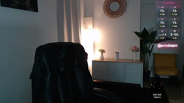 Crystal-dreamt online show from May 1, 2026, 9:14 am