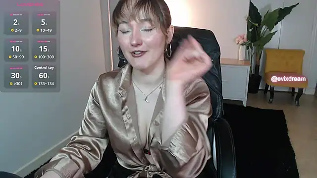 Crystal-dreamt online show from May 13, 2026, 1:30 pm