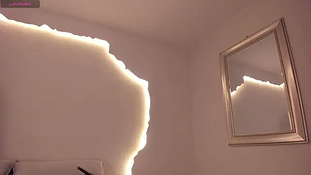 SophiePalmer online show from June 12, 2026, 11:31 am