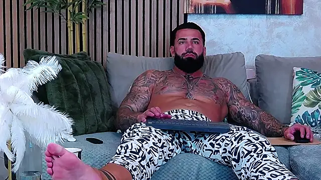 masterkingofmusclee online show from June 25, 2026, 10:14 pm