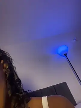 charlotteeruss online show from August 7, 2026, 12:34 am