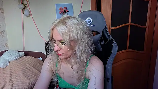 Lori Myaf online show from July 28, 2026, 2:24 pm