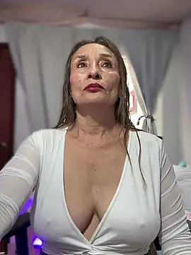 lilian prada online show from July 25, 2026, 8:28 pm