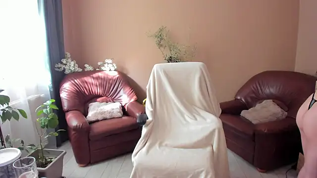 KaylaLaine online show from April 24, 2026, 6:27 am