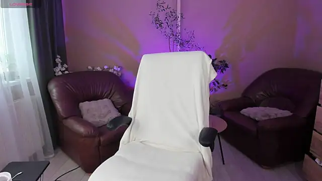 KaylaLaine online show from June 13, 2026, 7:39 am