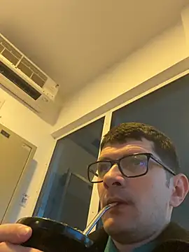 Juliano2289 online show from April 28, 2026, 2:00 pm