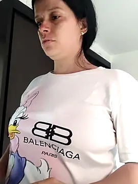 CurvySara1 online show from May 28, 2026, 9:45 pm
