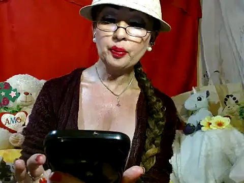 hottieperla online show from April 20, 2026, 7:59 pm